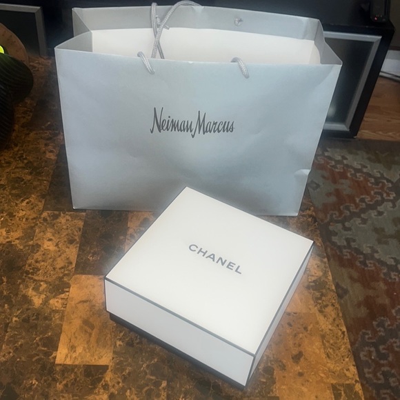 Chanel box bag and wrapping - Picture 10 of 10